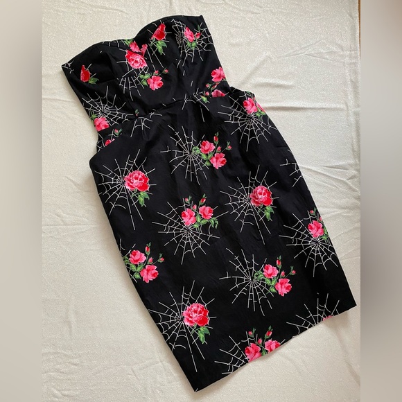 Reserved 🕸️ 🌹 - Picture 2 of 6